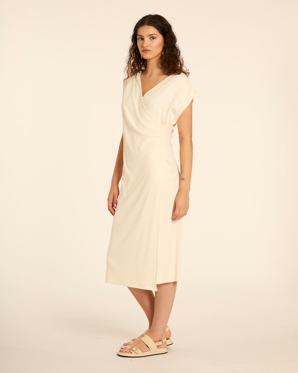 VESTIDO CRUZADO CREMA