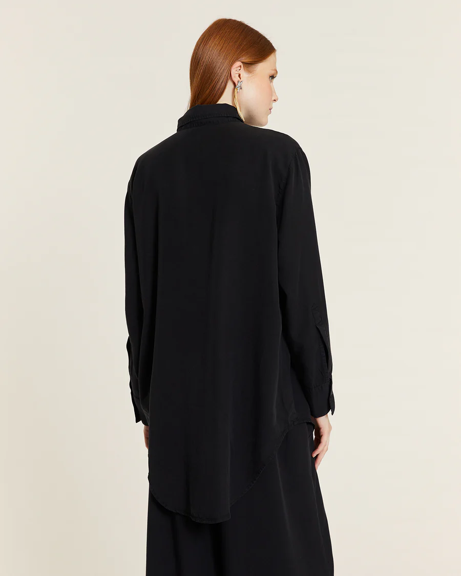 CAMISA LARGA TENCEL NEGRA