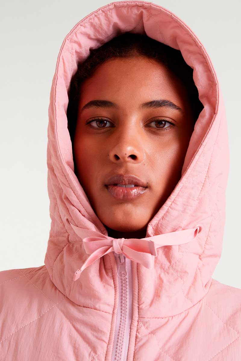 ABRIGO LARGO ACOLCHADO CON CAPUCHA