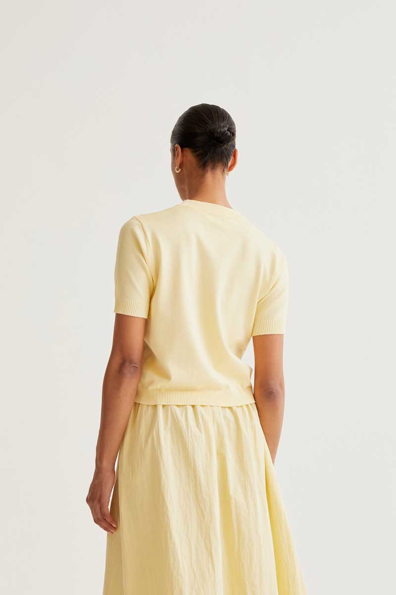 TOP PUNTO AMARILLO CON FLORES