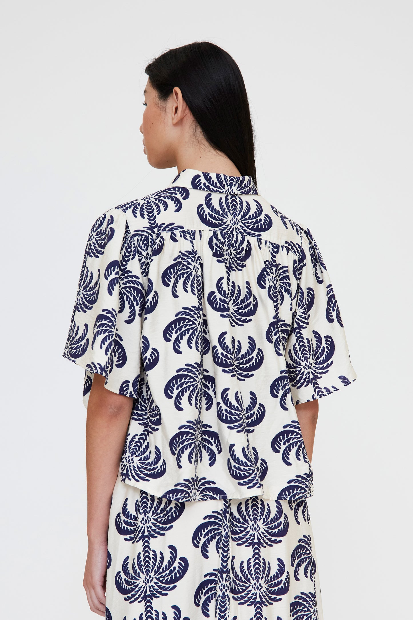 CAMISA ESTAMPADA PALMERAS