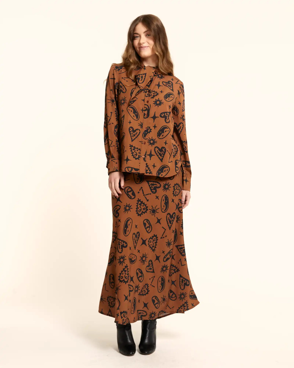 BLUSA MARRON ESTAMPADA