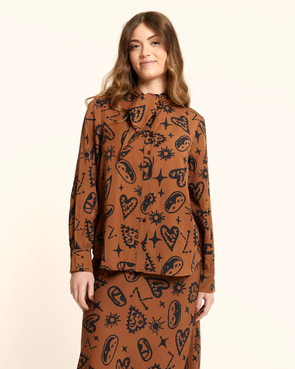 BLUSA MARRON ESTAMPADA