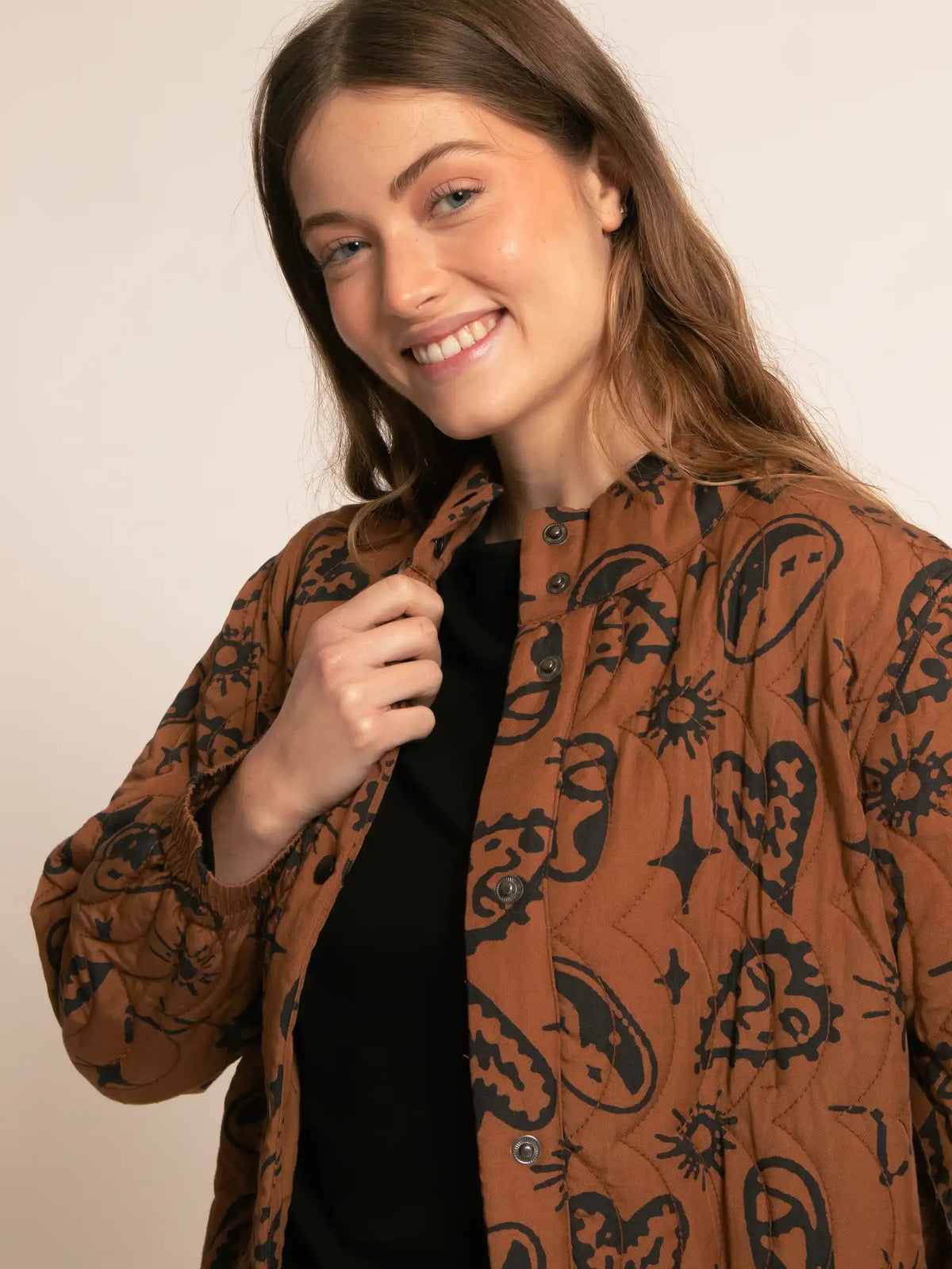 CHAQUETA BOMBER ESTAMPADA