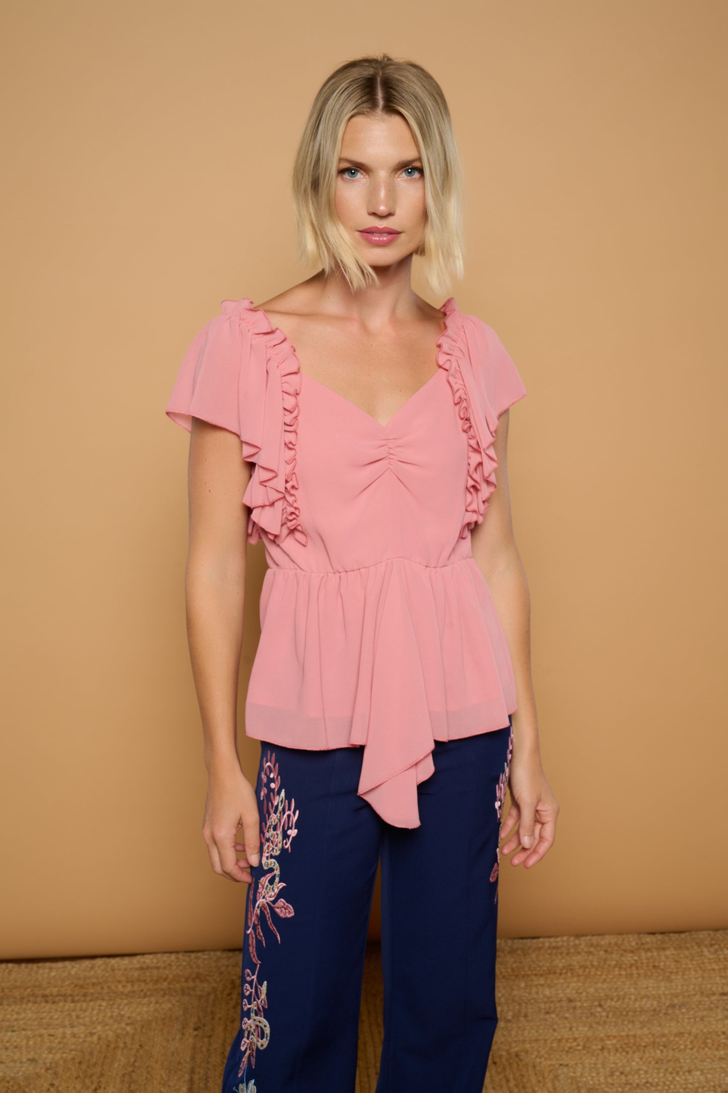 TOP VOLANTE ROSA