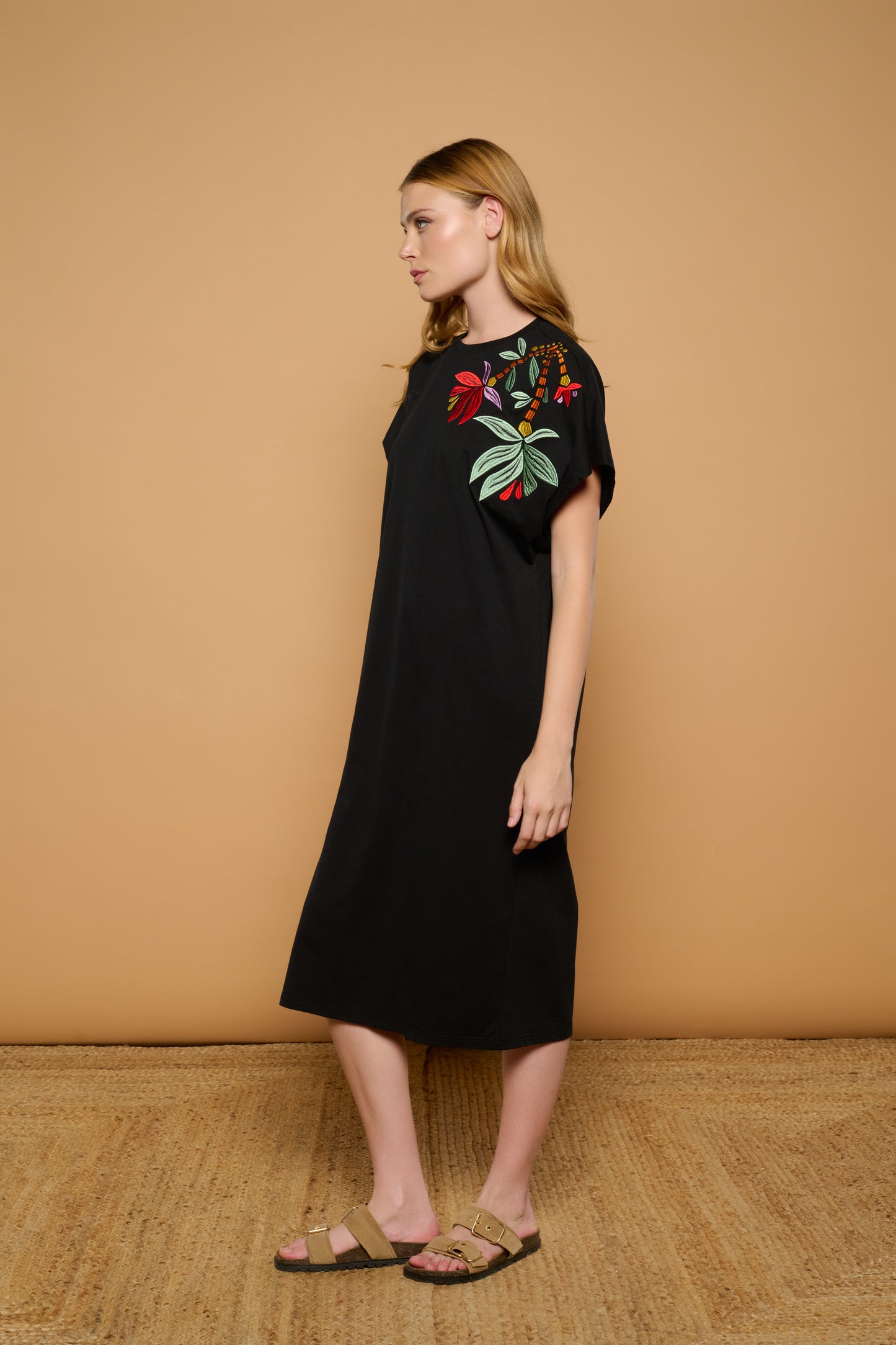 VESTIDO NEGRO BOHO