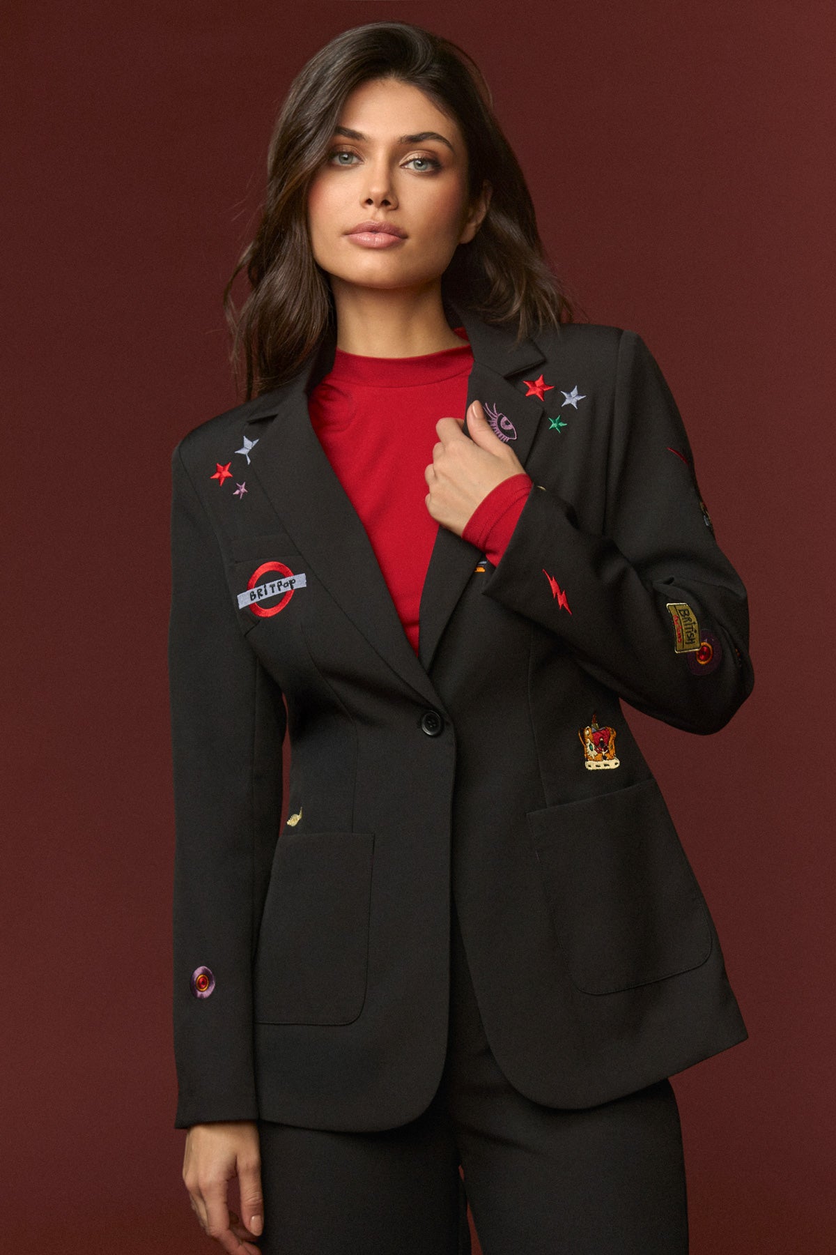 CHAQUETA NEGRA BORDADA