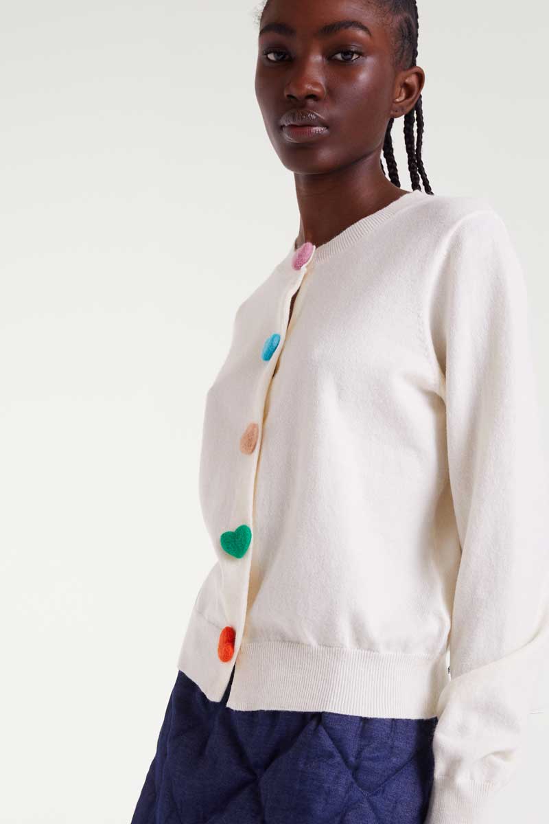 CARDIGAN PUNTO BOTON CORAZONES BEIGE