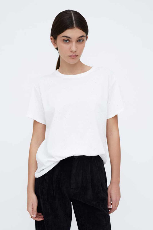 CAMISETA BLANCA APLIQUES PLATEADOS