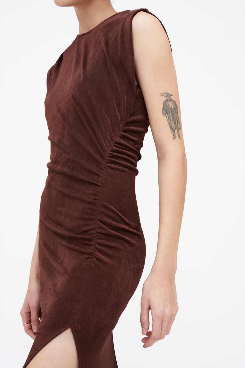 VESTIDO MIDI FRUNCIDO MARRON