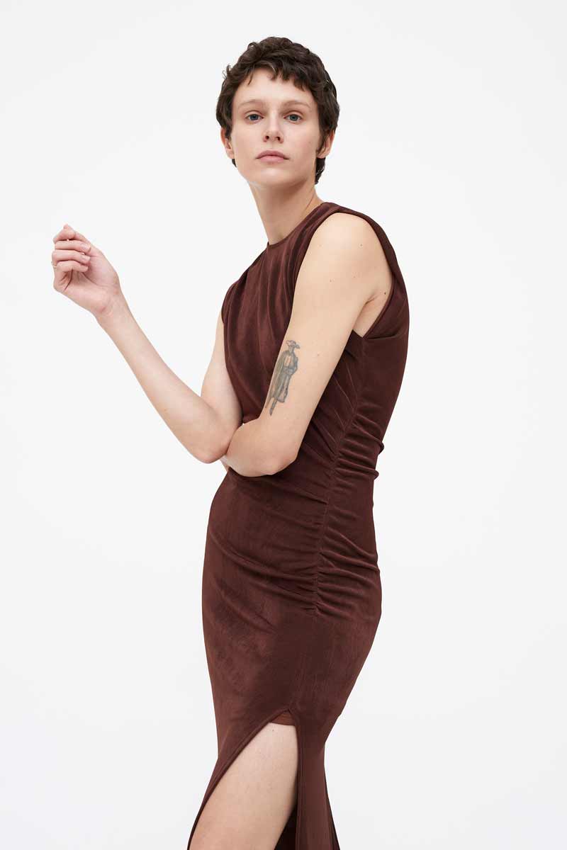 VESTIDO MIDI FRUNCIDO MARRON