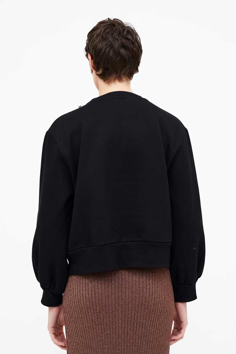 SUDADERA NEGRA CUELLO JOYA