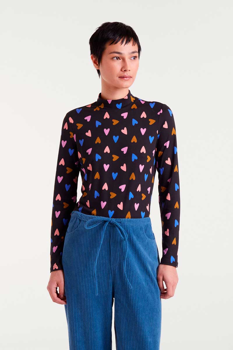 CAMISETA ESTAMPADA CORAZONES