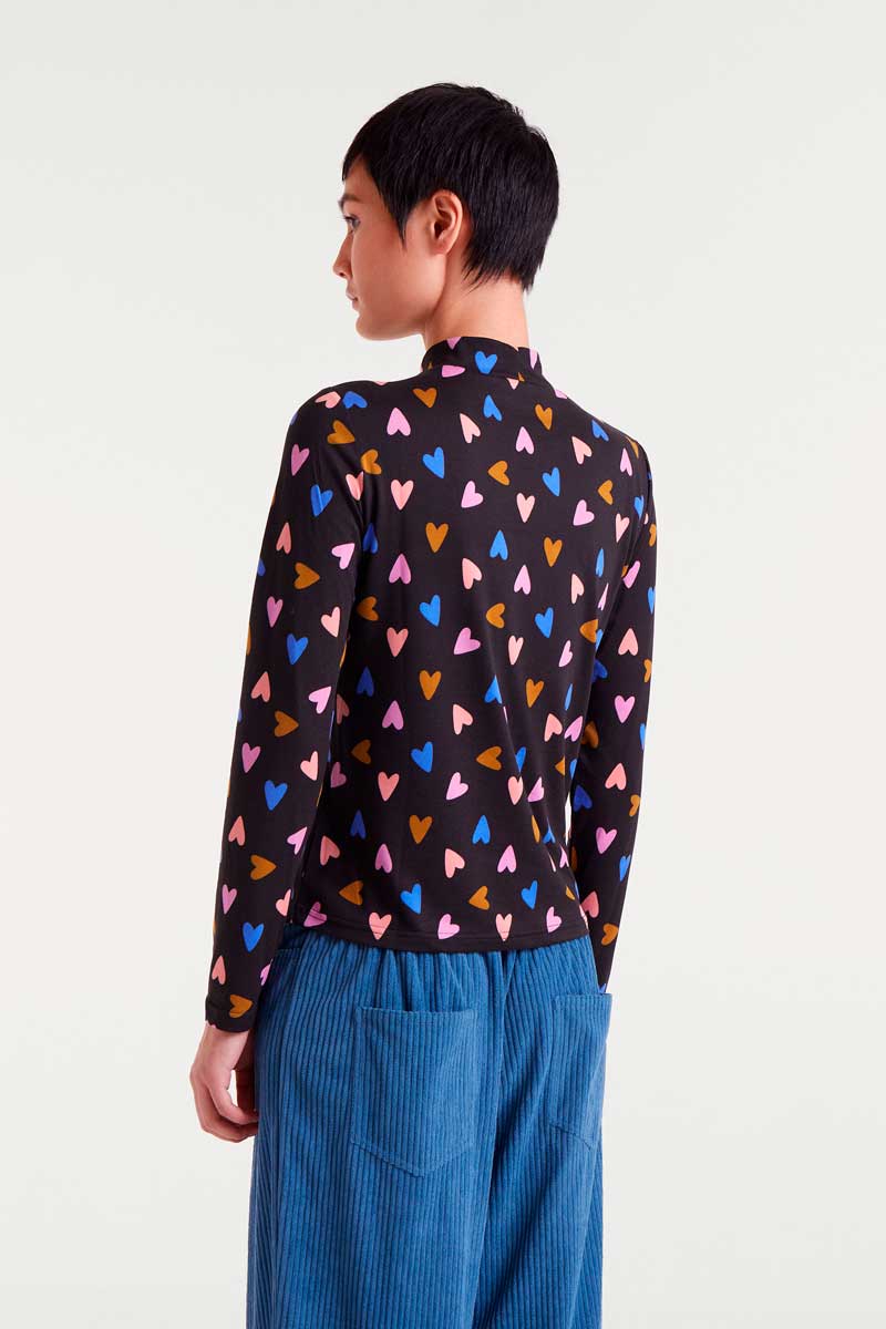 CAMISETA ESTAMPADA CORAZONES