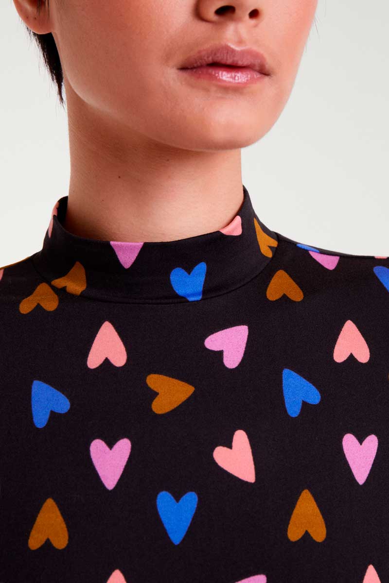 CAMISETA ESTAMPADA CORAZONES