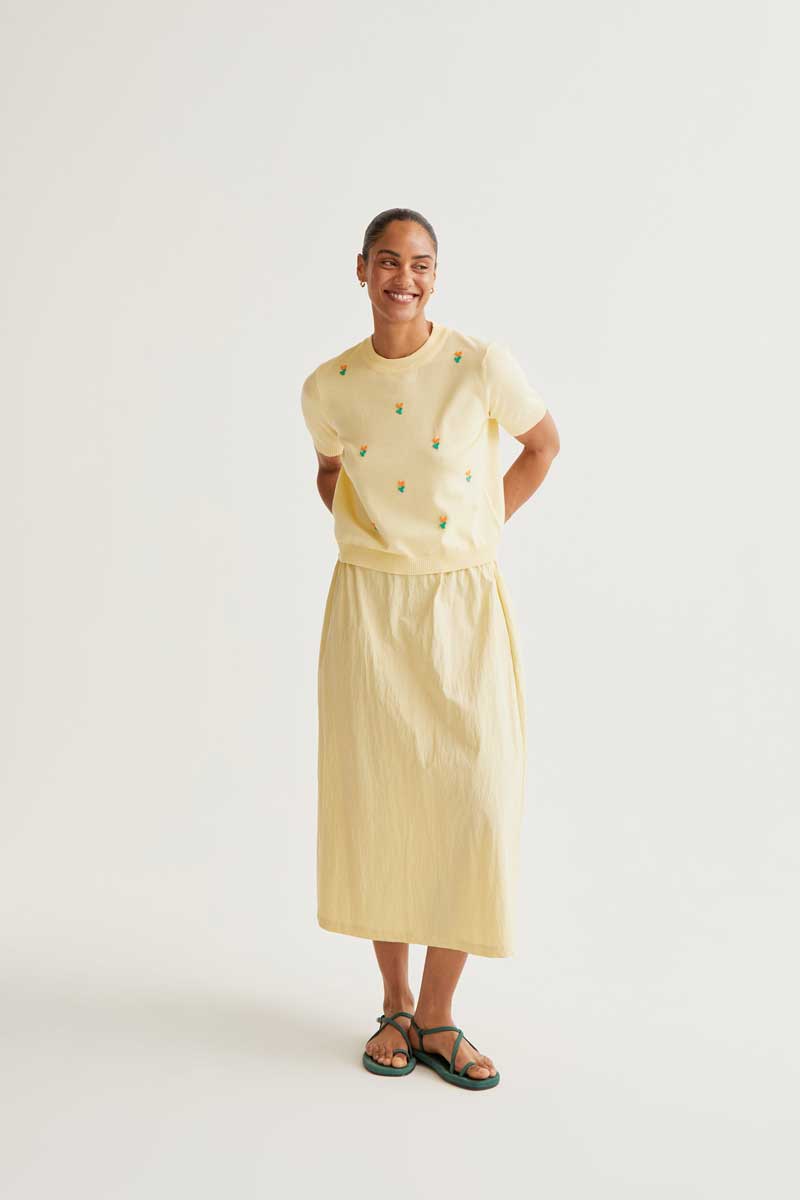 TOP PUNTO AMARILLO CON FLORES