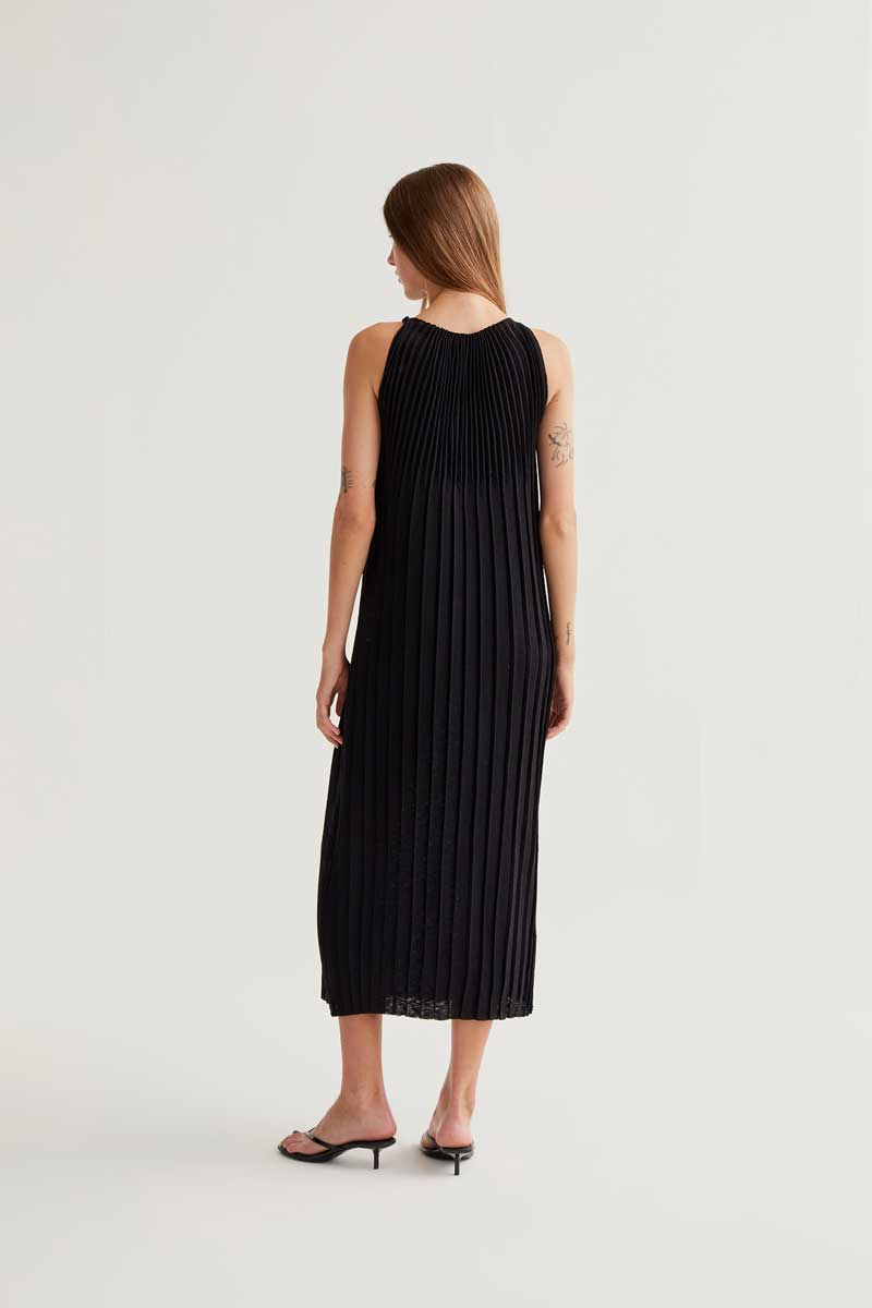 VESTIDO LARGO PLISADO NEGRO