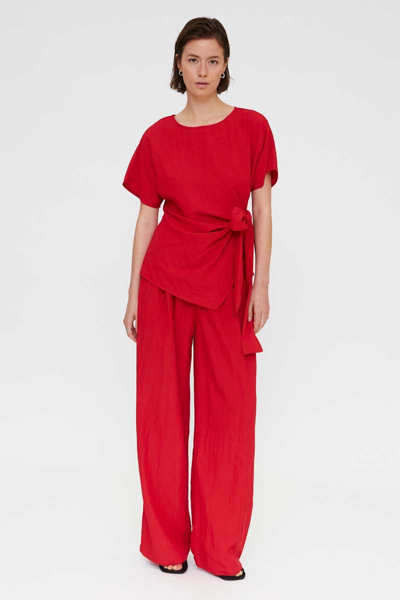 TOP ROJO CON LAZADA LATERAL
