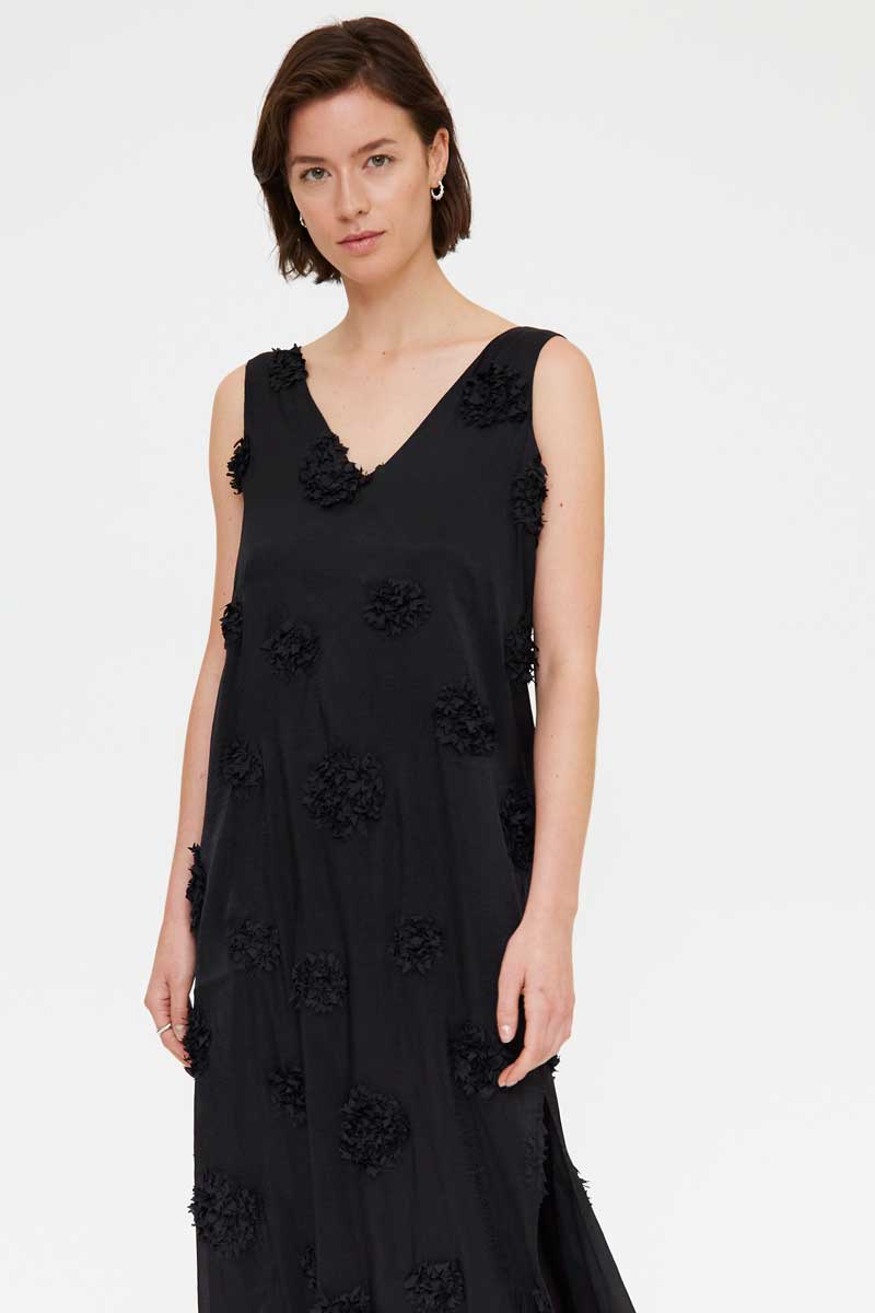 VESTIDO LARGO NEGRO FLORES RELIEVE
