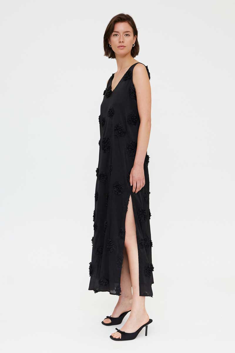 VESTIDO LARGO NEGRO FLORES RELIEVE