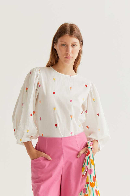 TOP ESTAMPADO TULIPANES BORDADOS