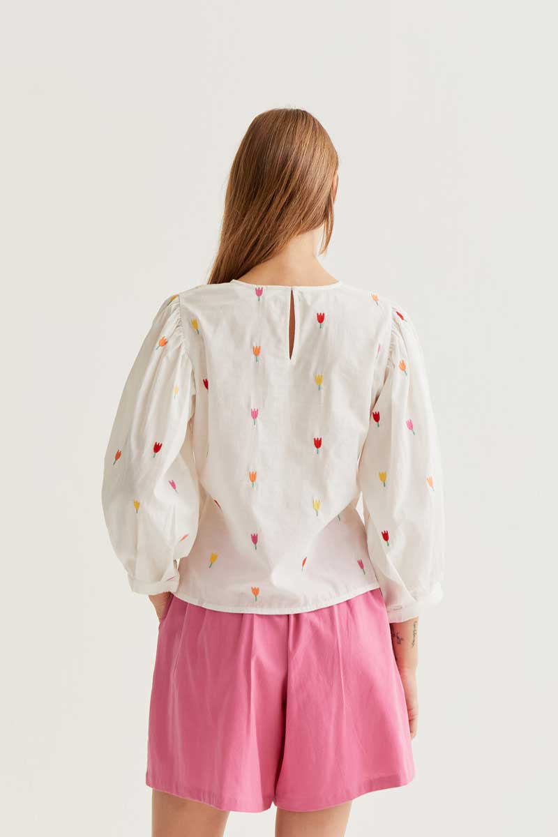 TOP ESTAMPADO TULIPANES BORDADOS