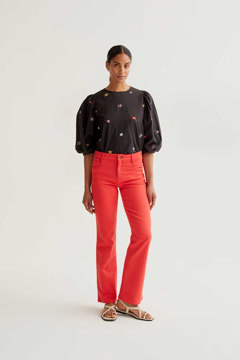 TOP ESTAMPADO NEGRO BORDADO FLORES