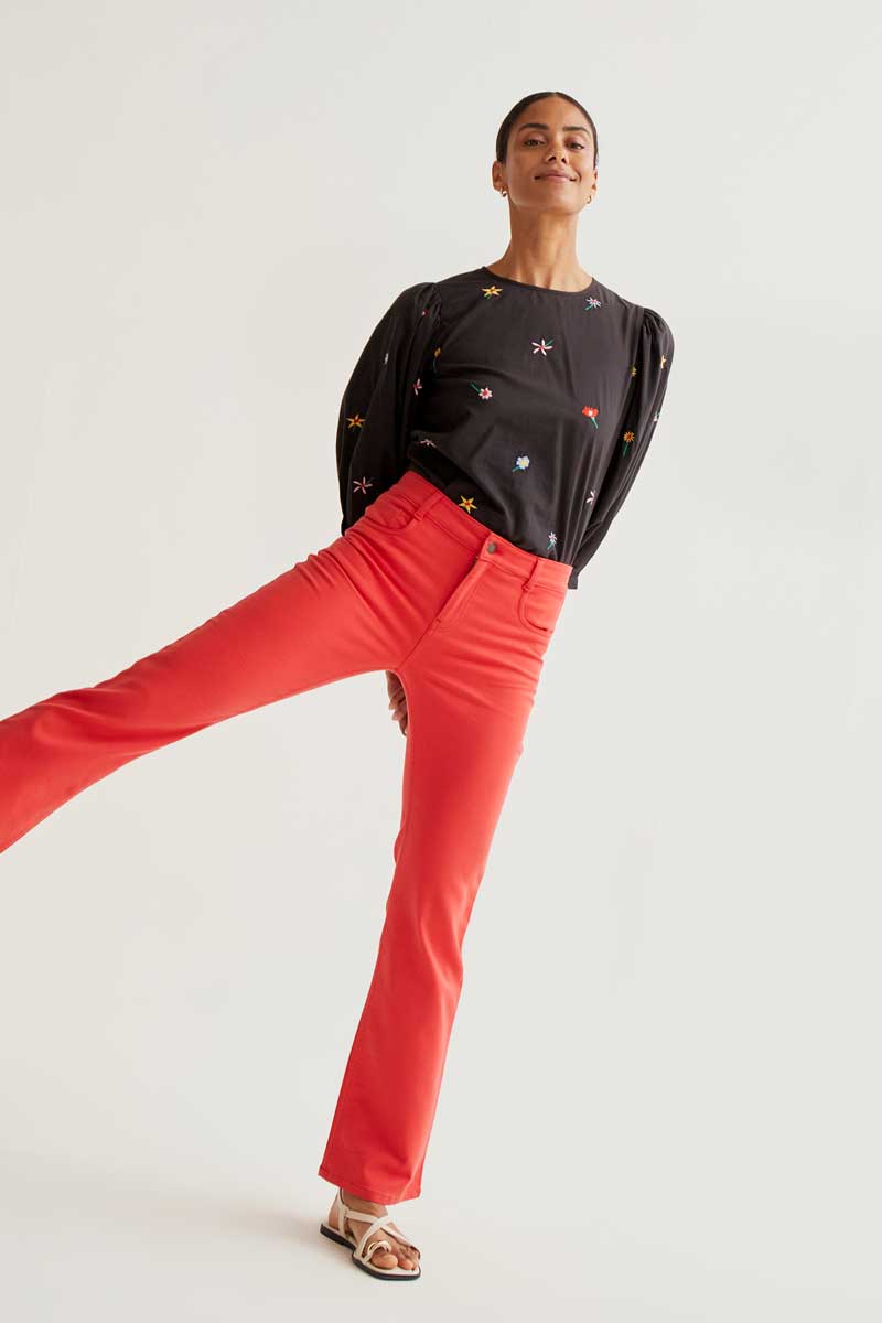 TOP ESTAMPADO NEGRO BORDADO FLORES