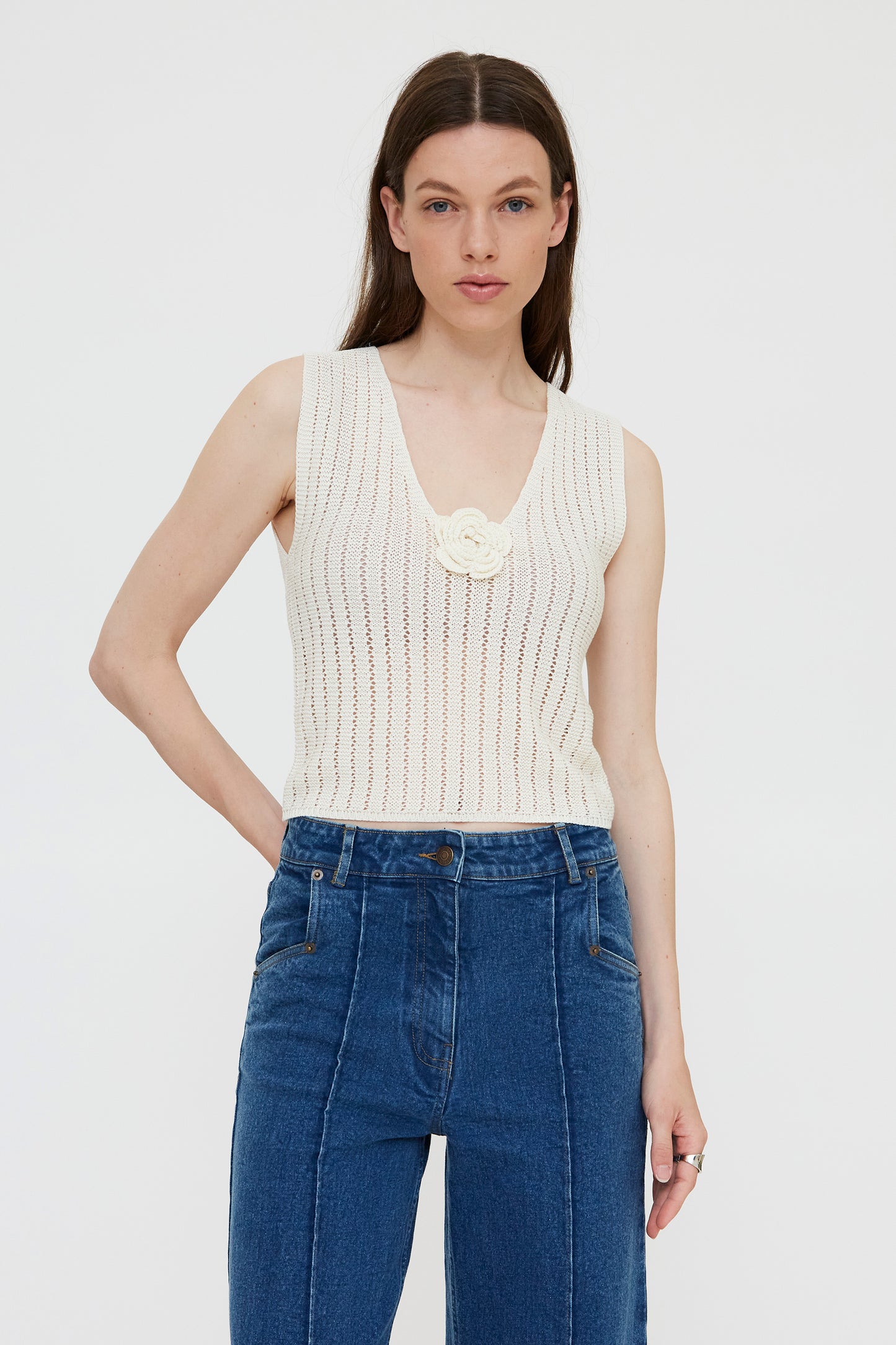 TOP PUNTO CALADO BEIGE