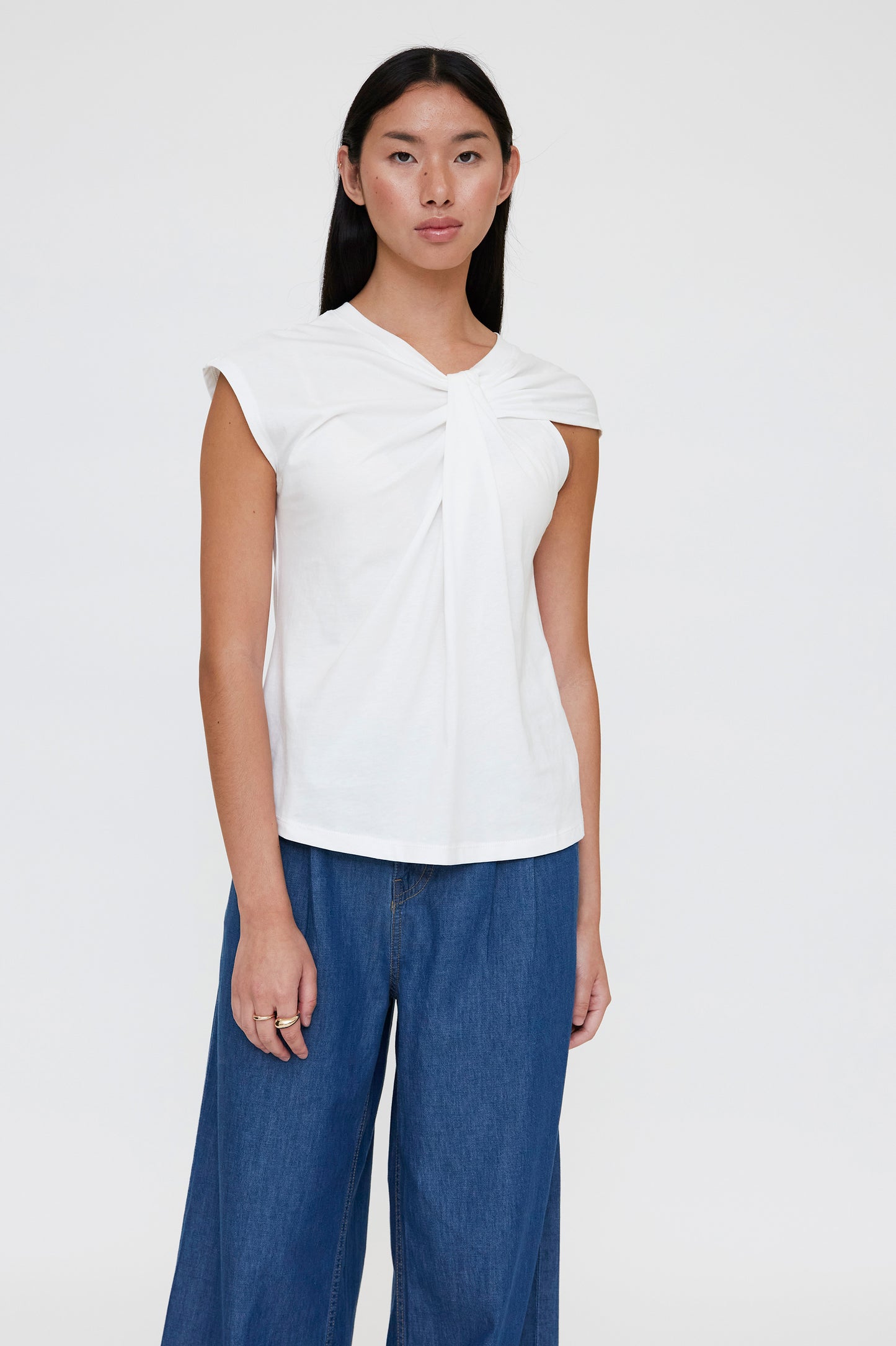 CAMISETA BLANCA ANUDADA