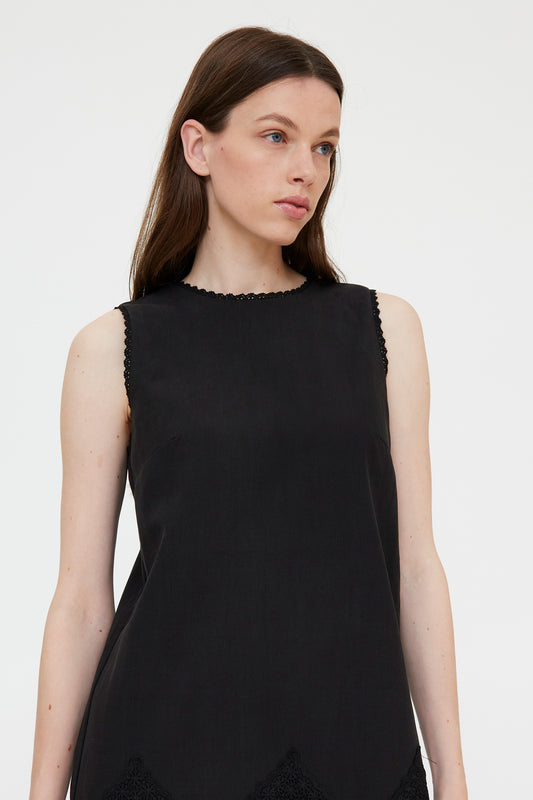 VESTIDO CORTO NEGRO CON ENCAJE