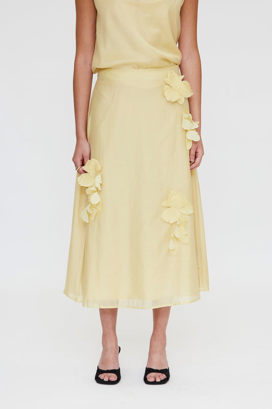 FALDA MIDI FLUIDA AMARILLA
