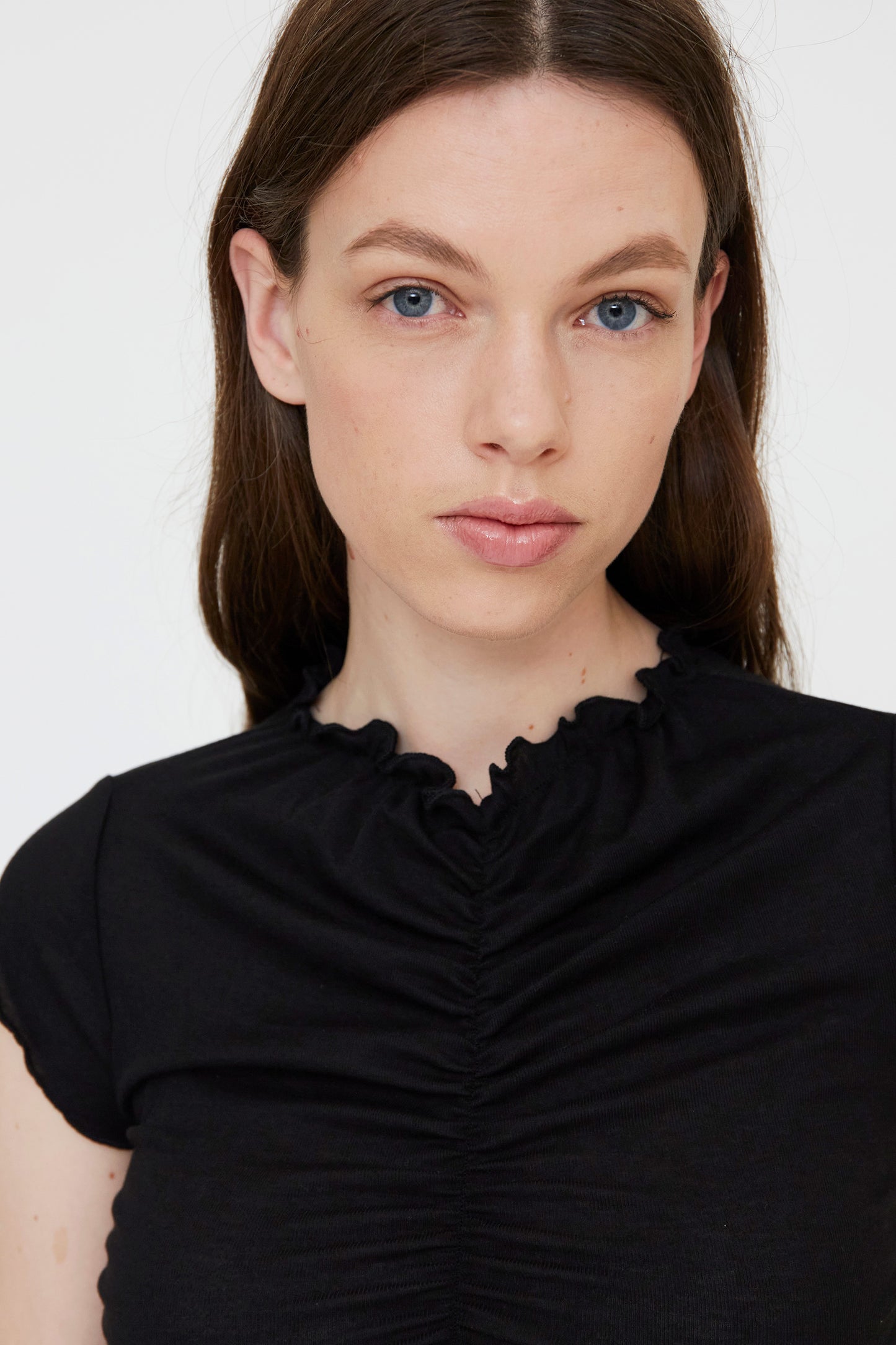 CAMISETA FRUNCIDA NEGRA