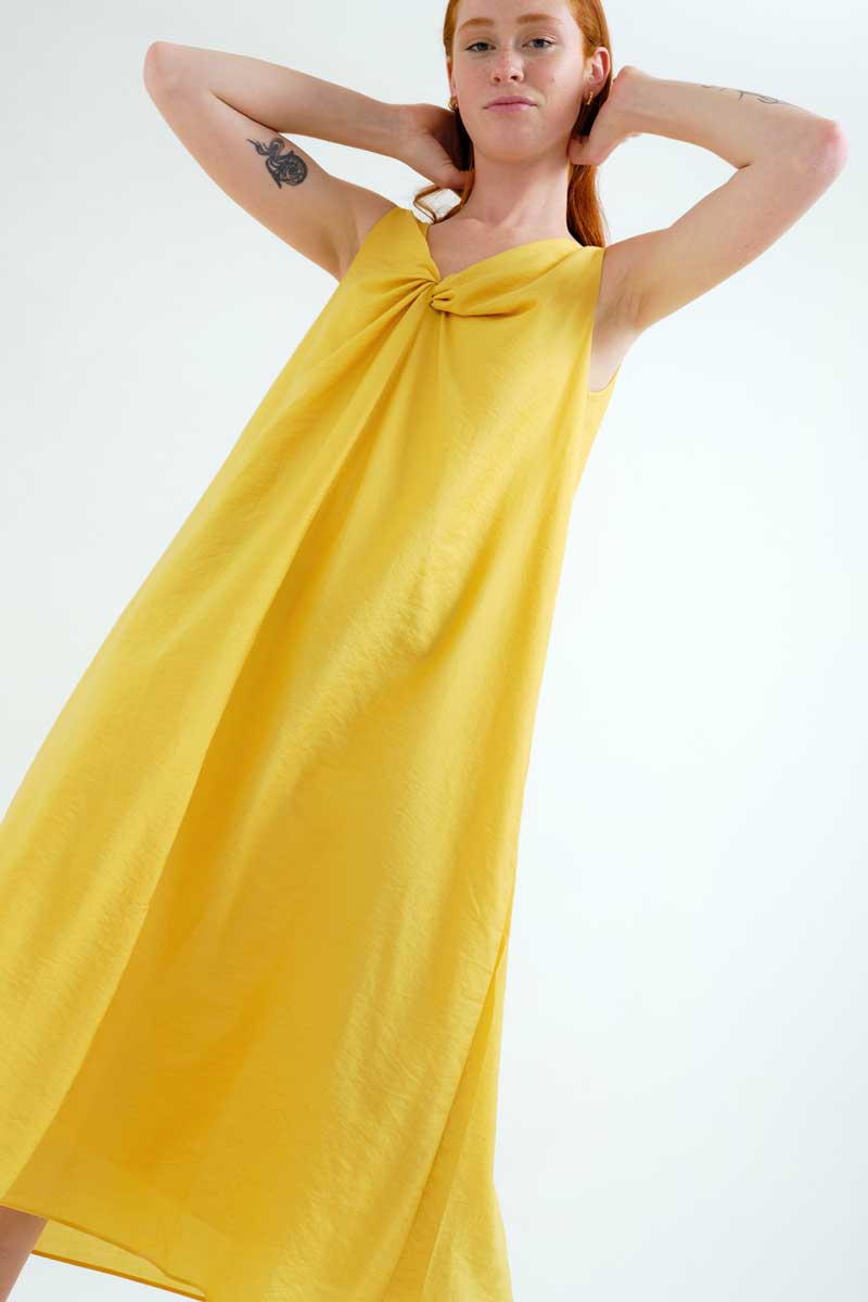 VESTIDO LARGO AMARILLO CON NUDO ESCOTE