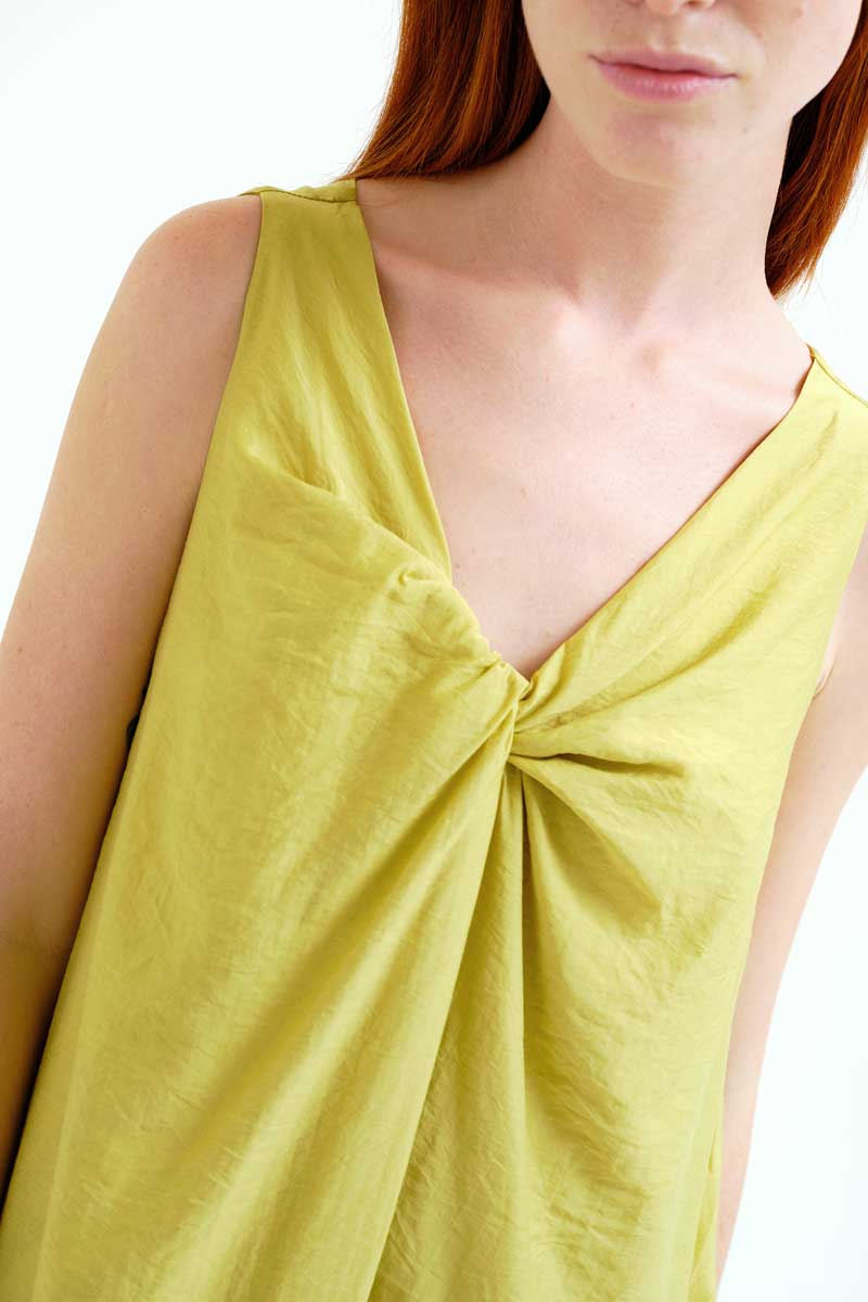 VESTIDO LARGO VERDE CON NUDO ESCOTE