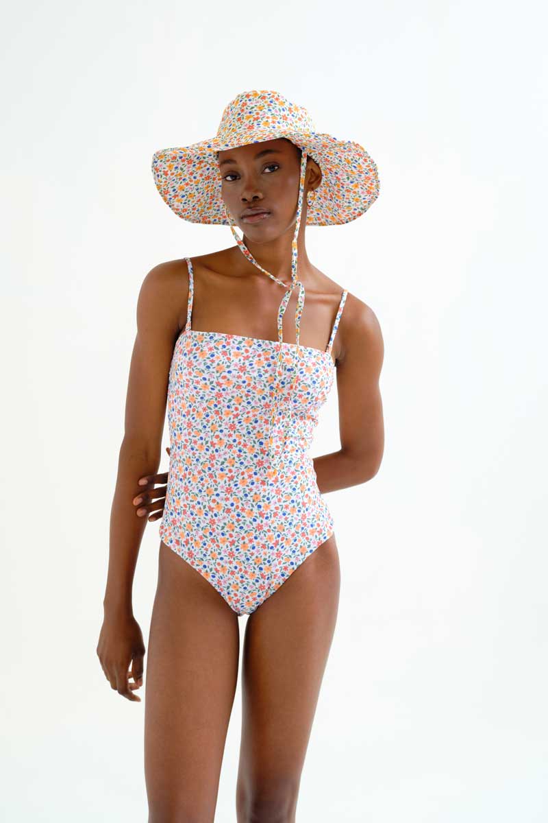 BAÑADOR ESCOTE RECTO ESTAMPADO FLORES