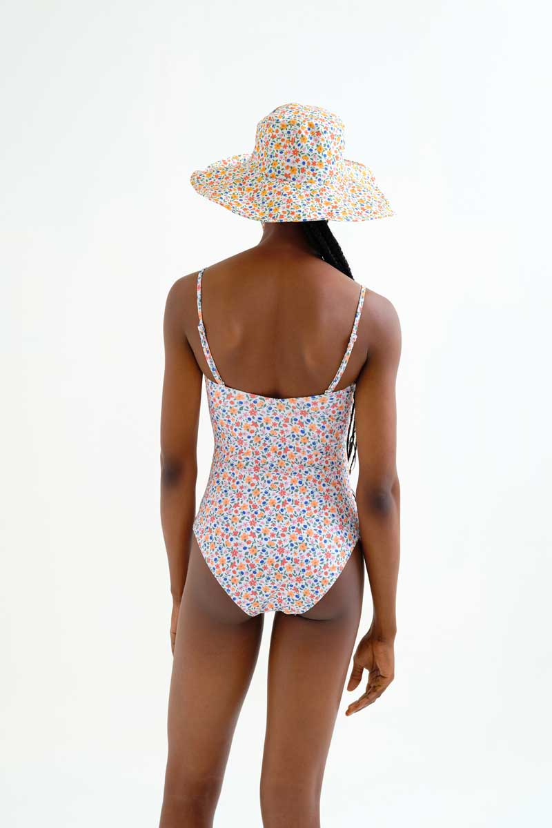 BAÑADOR ESCOTE RECTO ESTAMPADO FLORES