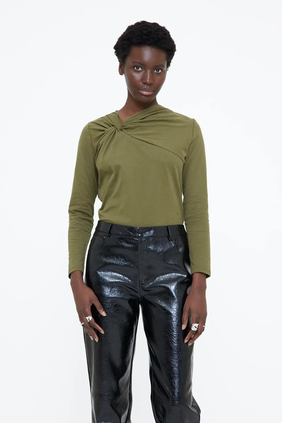 CAMISETA CON NUDO VERDE
