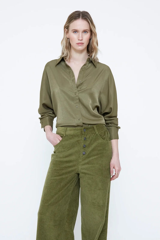 CAMISA SATINADA VERDE OLIVA
