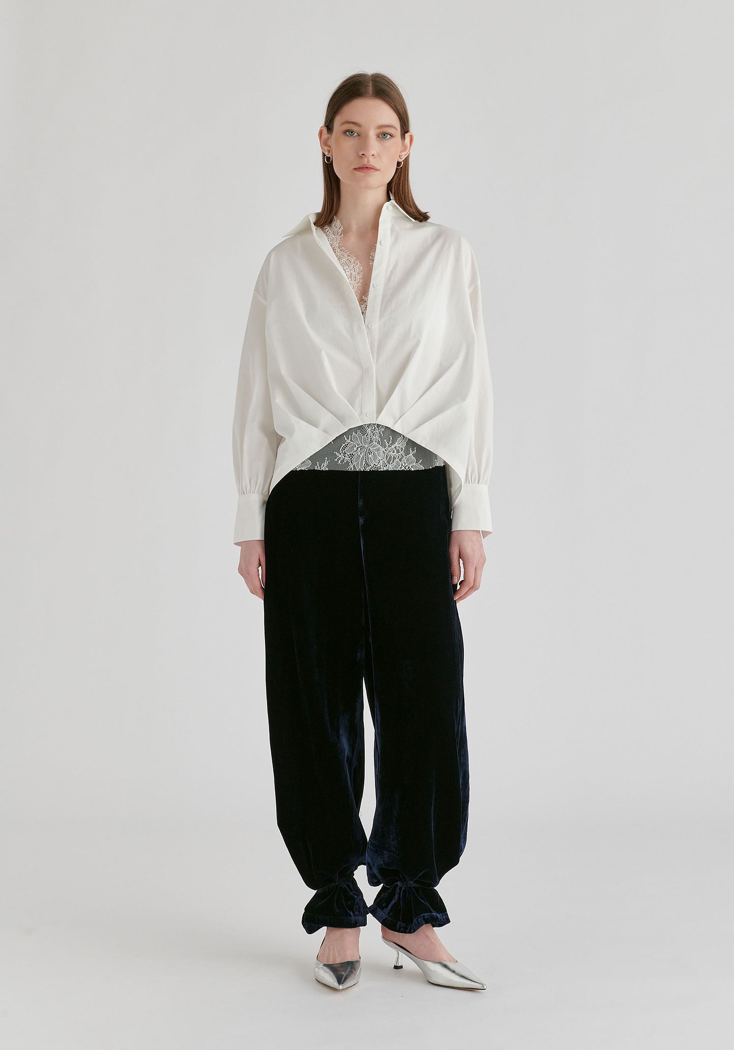 CONJUNTO DE CAMISA y TOP DE ENCAJE BLANCO