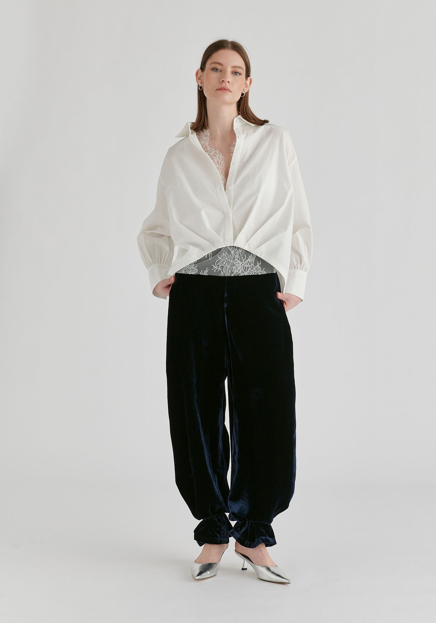 CONJUNTO DE CAMISA y TOP DE ENCAJE BLANCO