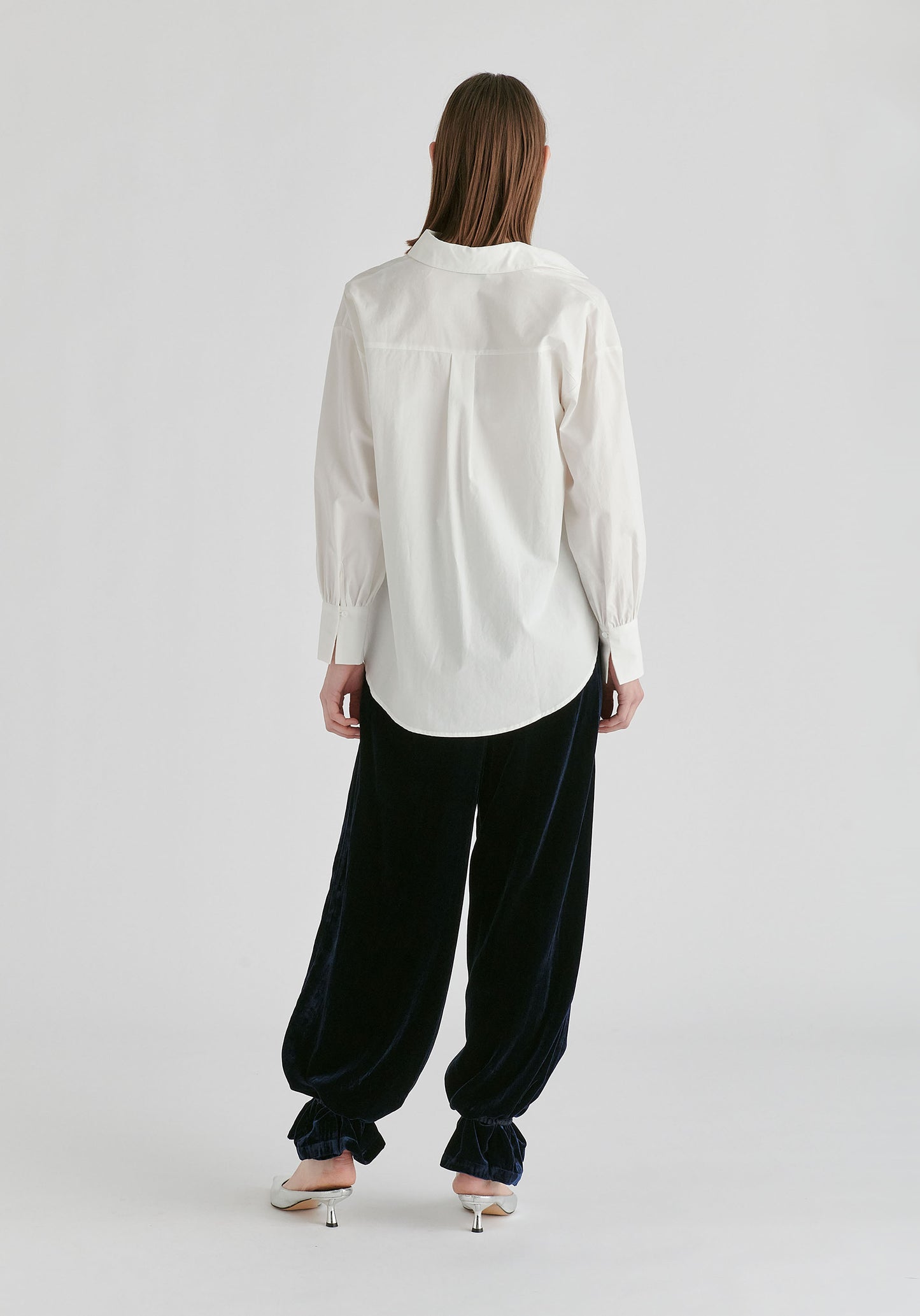 CONJUNTO DE CAMISA y TOP DE ENCAJE BLANCO