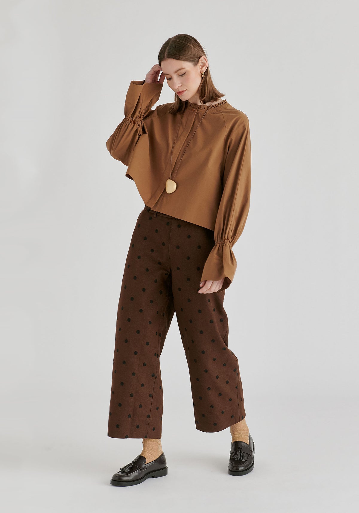 PANTALON BORDADO LUNARES