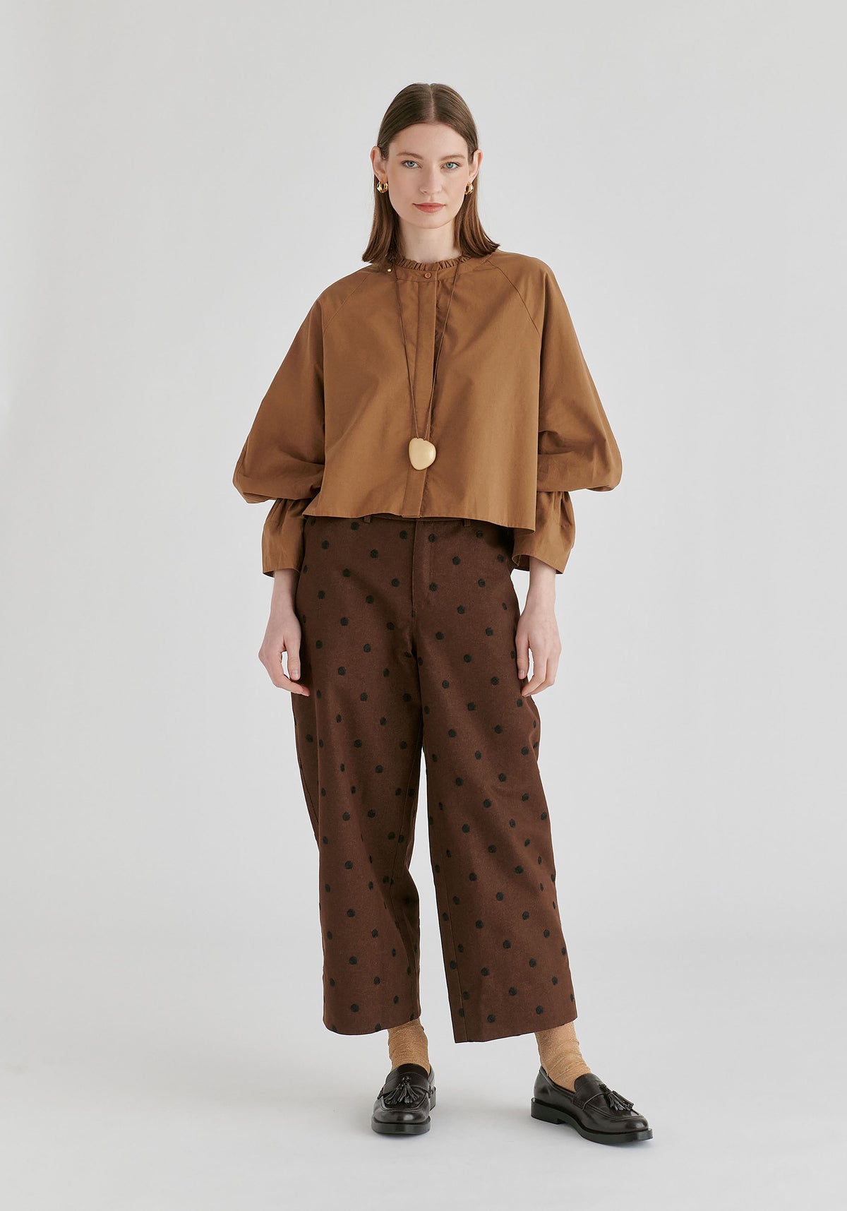 PANTALON BORDADO LUNARES