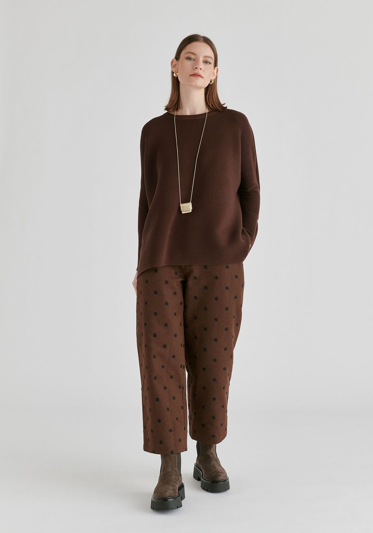 PANTALON BORDADO LUNARES