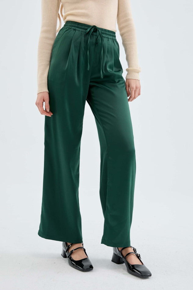 PANTALON RECTO SATINADO VERDE