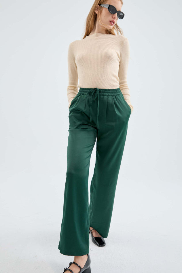 PANTALON RECTO SATINADO VERDE