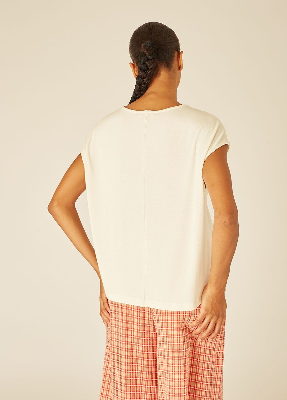 CAMISETA AMPLIA CREMA